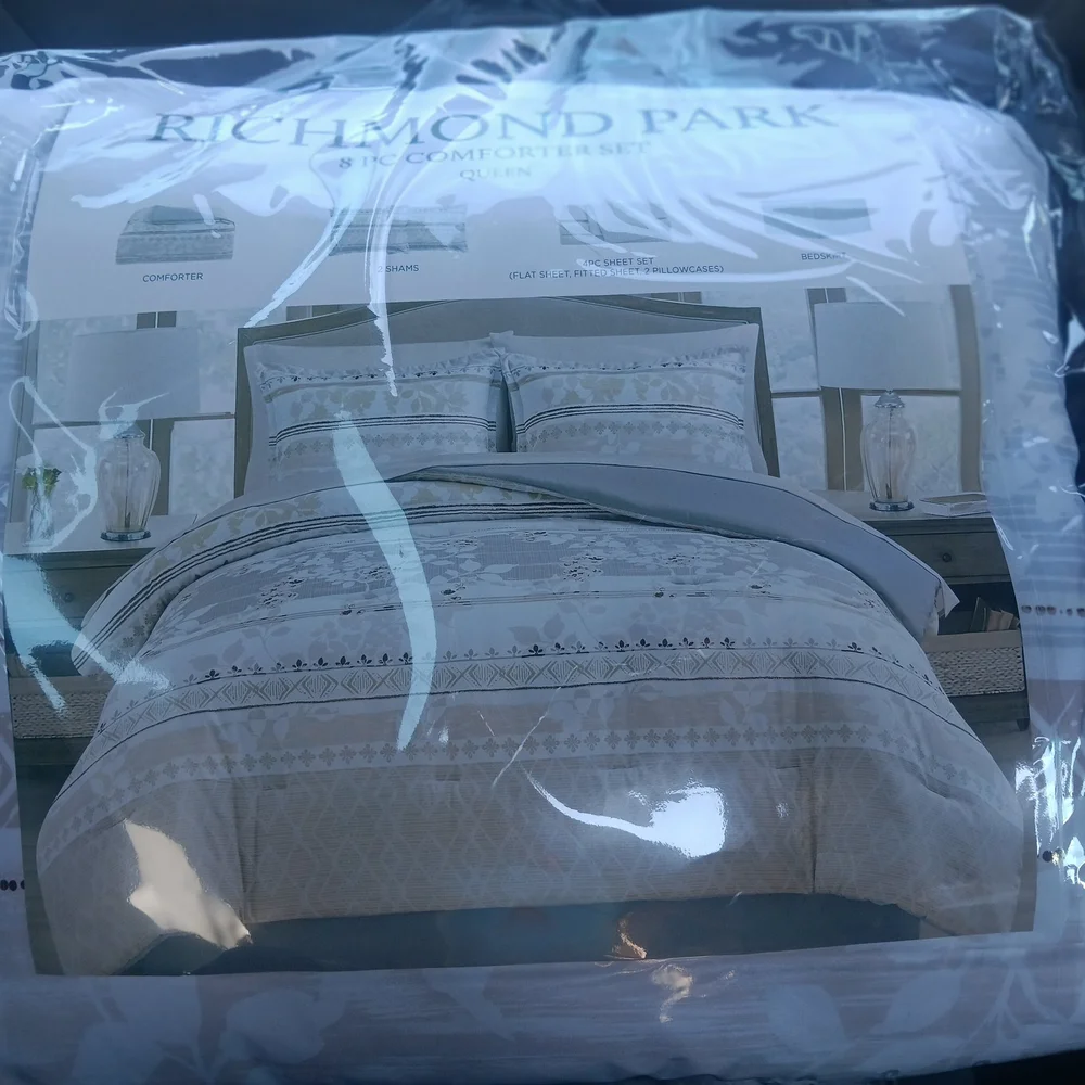 Elegant White and Cream Bedding Set